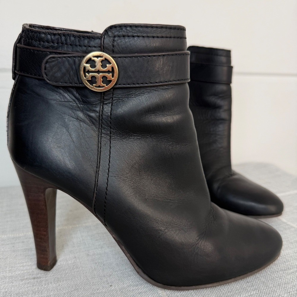 Tory Burch Bristol Black Leather Zip Ankle Boots High Heels Gold Logo 7.5 Bootie